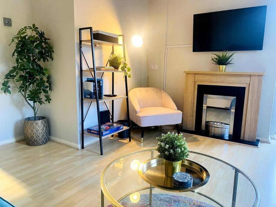 City Centre Riverside Apartment Винчестер Экстерьер фото